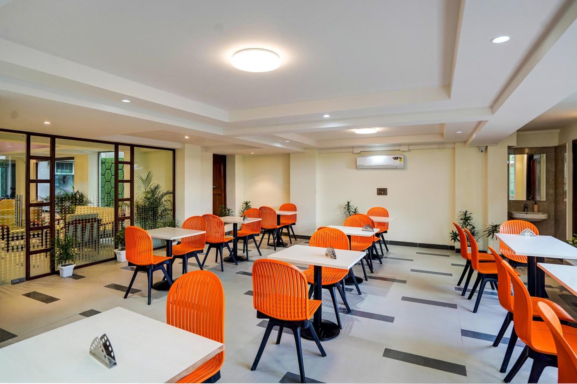 Hotel O Parkinn Gurgaon Esterno foto